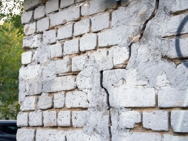 Cracked Brick Wall Repair in Jacksonville