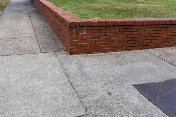 Brick Retaining Wall Repair in Jacksonville